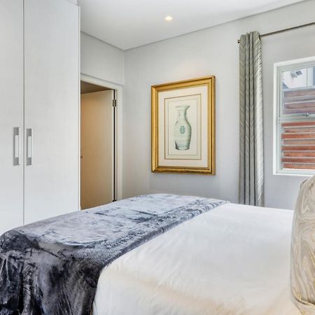 Backup-Powered Classic Luxury Apartment Cape Town Exterior photo