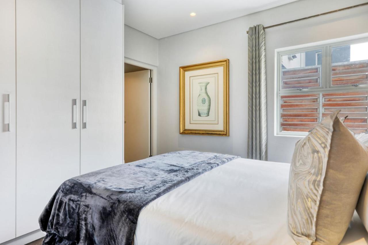 Backup-Powered Classic Luxury Apartment Cape Town Exterior photo